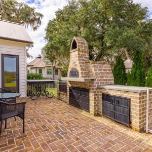 4285 Clover Hill Road - Patio/ Oven