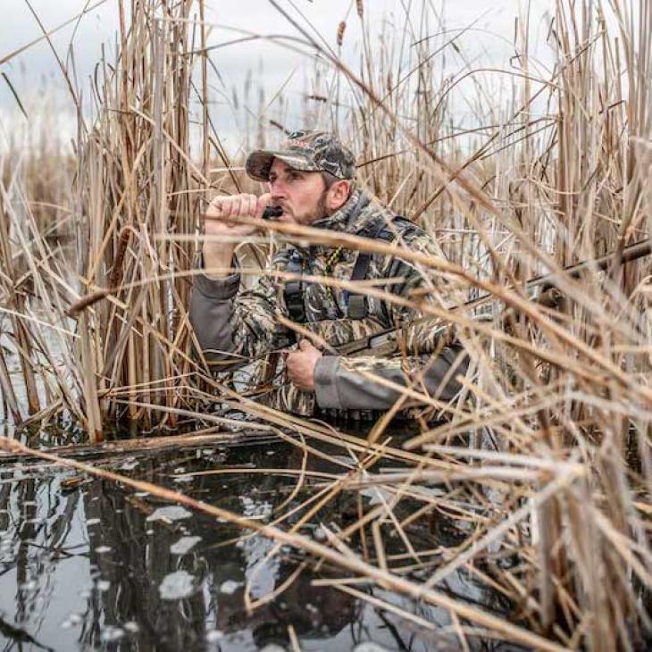 duck-hunter-calling-ducks