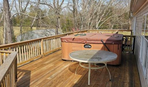 Wonderful Deck with Hot Tub!