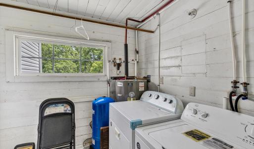 Farmhouse - Laundry Entry Lvl