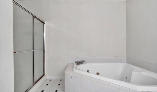 Main House - Master #1  Full Bath01