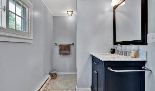 Farmhouse - Full Bath #1 Upper Lvl