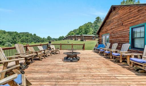 Cottage - Spacious Deck