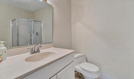 Main House - Bed6 Upper 3rd Lvl Full Bat