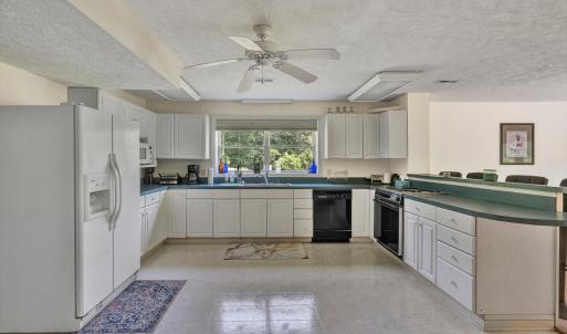 Main House - Kitchen01