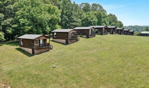8 Guest Cabins