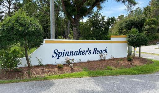 Spinnakers Reach entrance