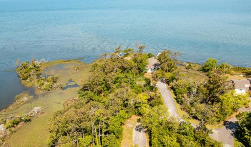 McGinnis Point West Court