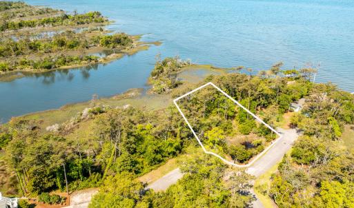 McGinnis Point West Court