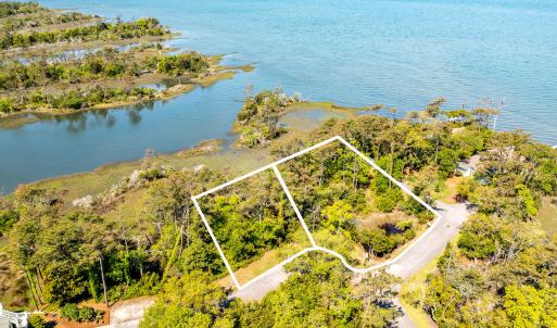 McGinnis Point West Court