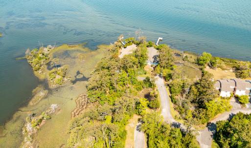 McGinnis Point West Court