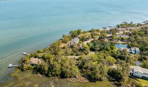 McGinnis Point West Court