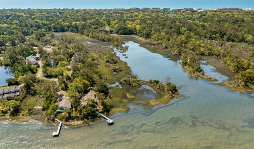 McGinnis Point West Court