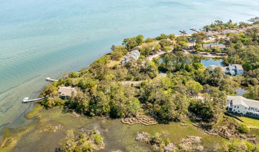 McGinnis Point West Court