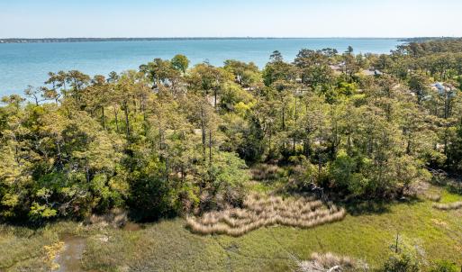 McGinnis Point West Court