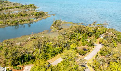 McGinnis Point West Court