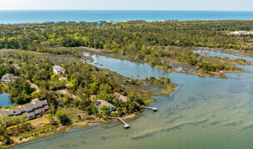 McGinnis Point West Court