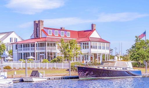 Harbor Club & Fuel DOck (Large)