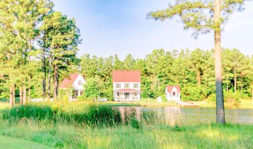 Lakehouse (Large)