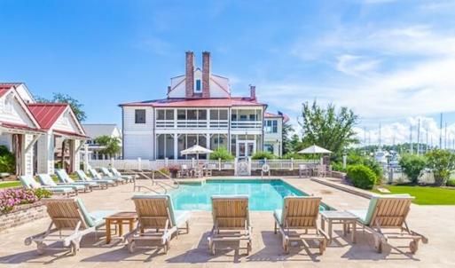 Harbor Club & Pool (Large)