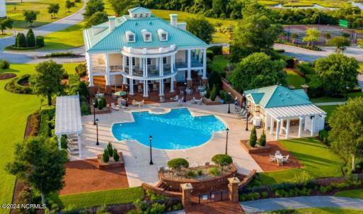 Screenshot of pool & clubhouse from cann