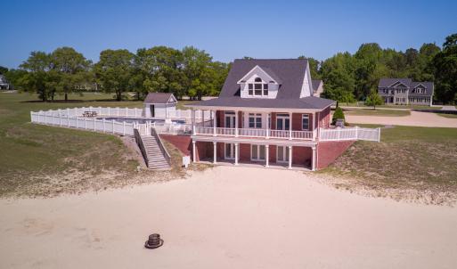 Clunhouse, Pool, Beach