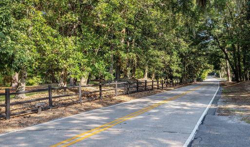 6 521 Airlie Listing