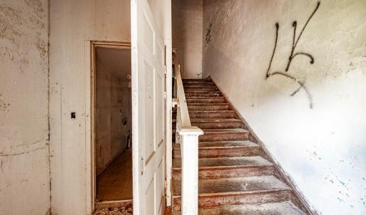 OldSchoolPICInsideschoolstaircase