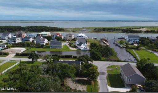 114 Lewistown Road, Beaufort, NC 28516 p