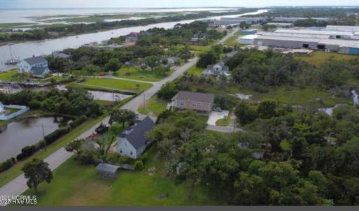 114 Lewistown Road, Beaufort, NC 28516 p