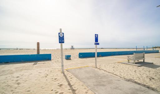 Beach access at The Circle