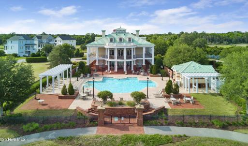 CLUBHOUSE & POOL
