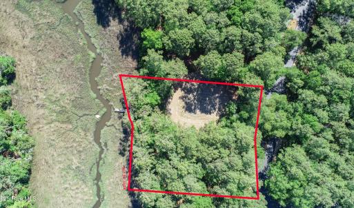 2933 Island Dr SE - Bolivia