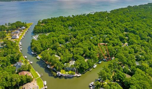 Enjoy the privacy of the canal