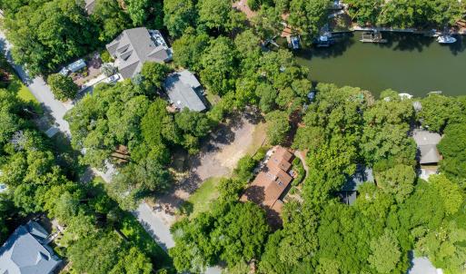 Enjoy the privacy of the canal