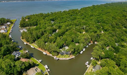 Enjoy the privacy of the canal