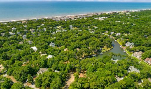 Enjoy the privacy of the canal