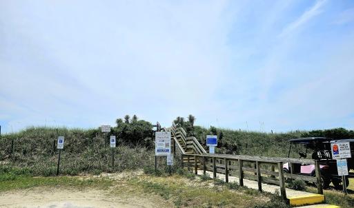 Beach access accross the street
