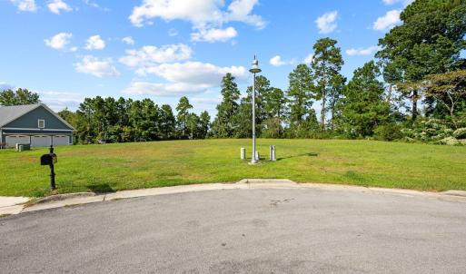 Cul-de-sac lot on the water