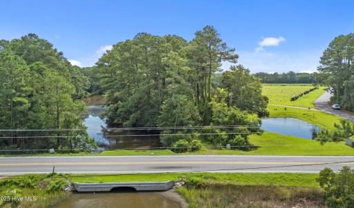 806 Highway 101