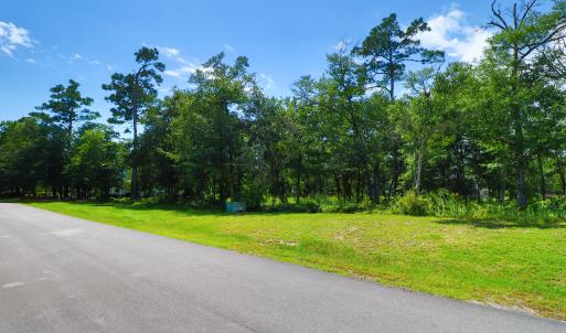 Vacant lot in Spooner's Creek