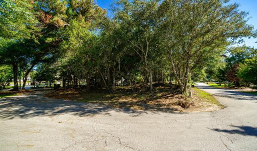 Corner lot in Land's End