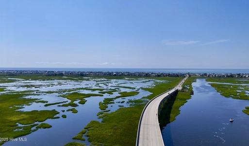 Approx 2 miles to Sunset Beach Sands