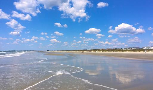 Gently rolling waves at Sunset Beach