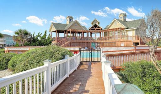 16 Beach Club house