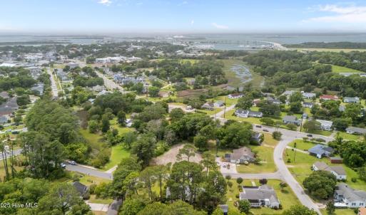 201 & 203 Sherwood Blvd