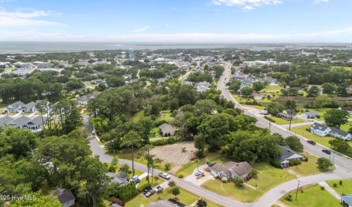 201 & 203 Sherwood Blvd