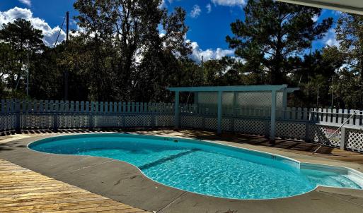 Pool at Sea Harbour Yacht Club