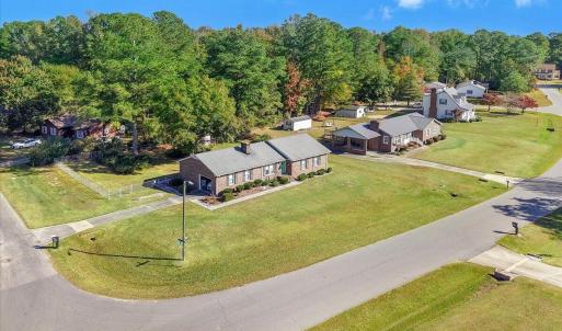 25-Country Squire Rd-25