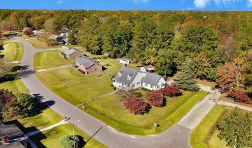 17-Country Squire Rd-17